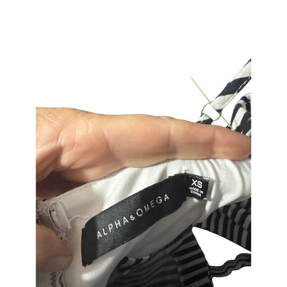 Alpha and Omega XS Black & White Striped Tie Front Wide Leg Jumpsuit Professiona - Picture 8 of 8